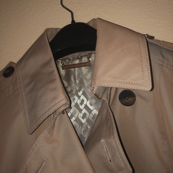 Diane Von Furstenberg Trenchcoat - Picture 2 of 4